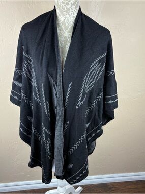 NWT Boot barn Black Gray Sweater Poncho Wrap New Western Style